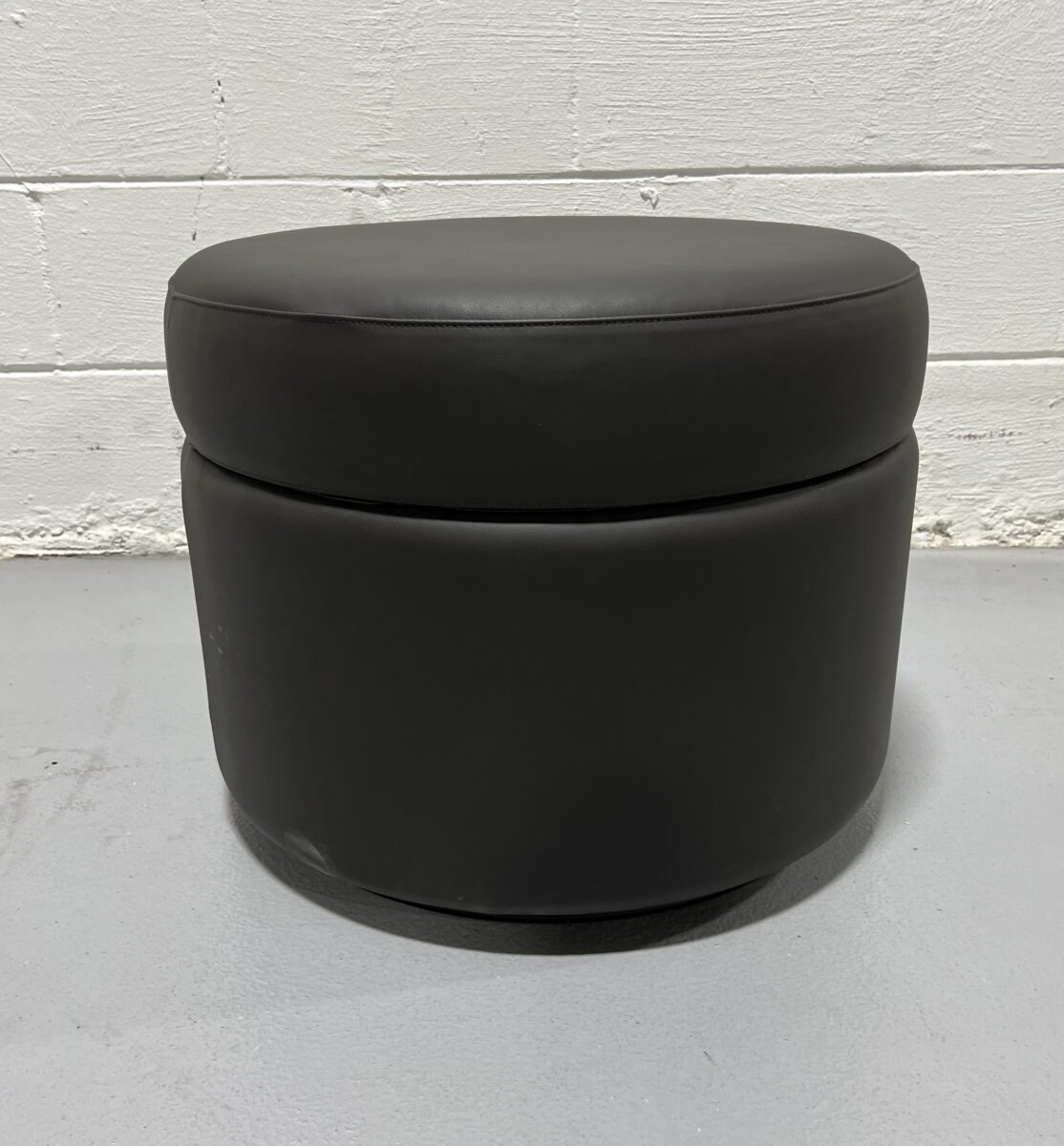 Nienkämper Dottie Round Leather Ottoman - Used