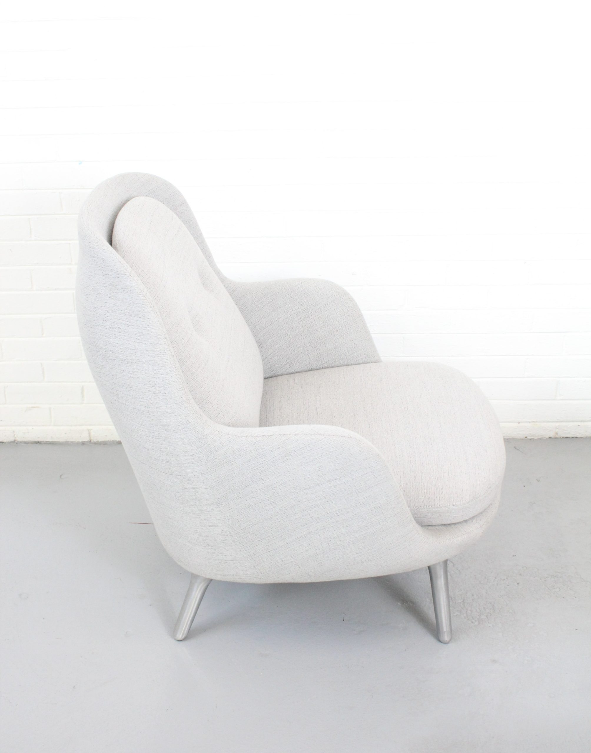 Fritz Hansen Fri Lounge Light Gray Chair - Used - Image 3