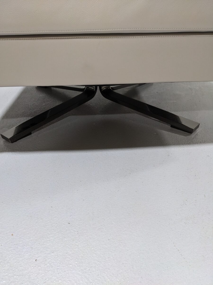 Poltrona Frau Kennedee Swivel Armchairs (Pair) - Used - Image 5