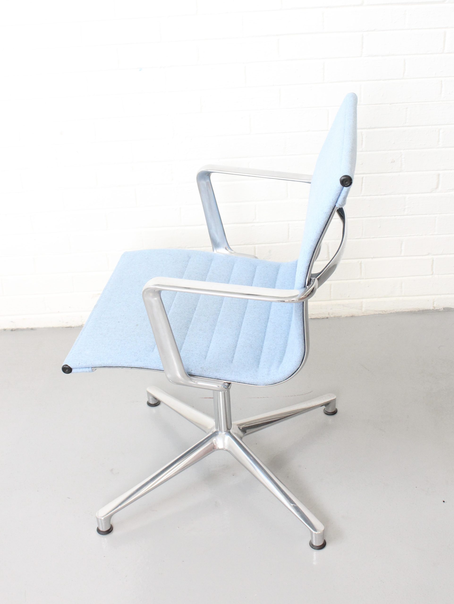 Herman Miller Eames-Style Reproduction Swivel Chair - Used - Image 4