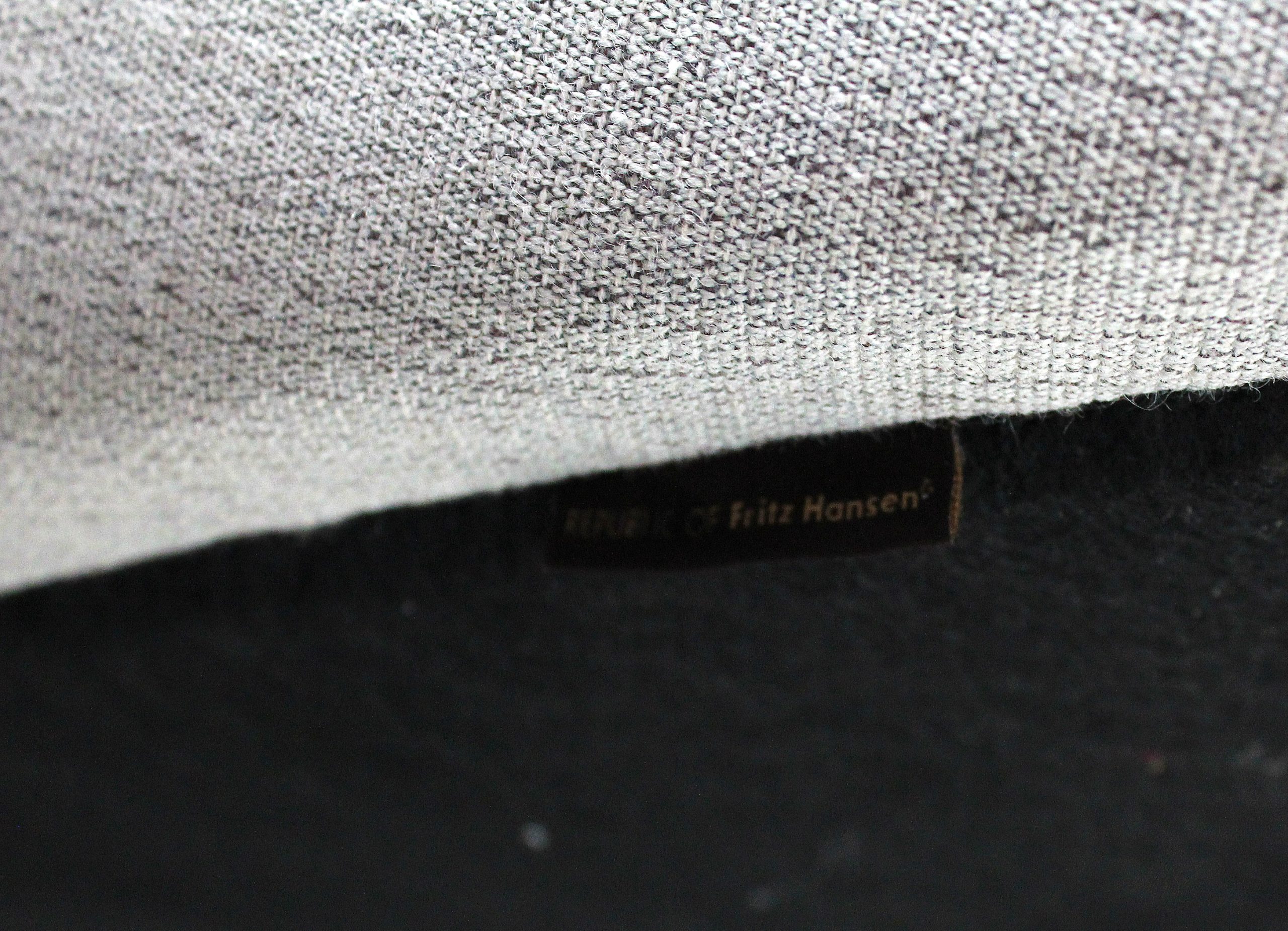 Fritz Hansen Fri Lounge Light Gray Chair - Used - Image 8