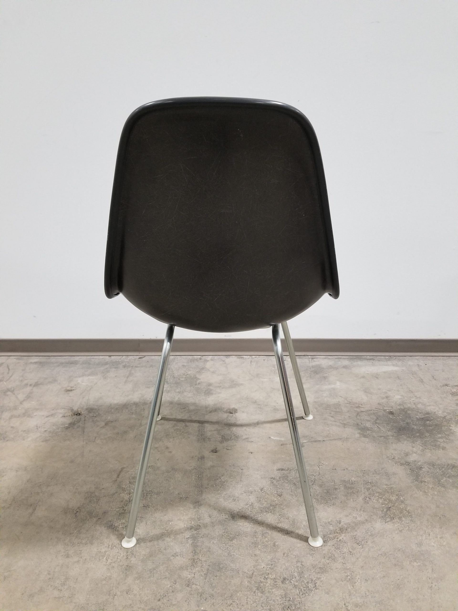 Herman Miller Eames Stackable Side Chair - Used - Image 4