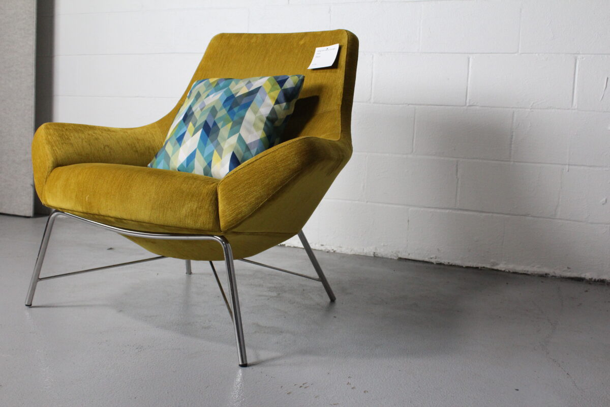 Decca Contract Furniture Bing Mid Back Lounge Chair - Used - Image 2