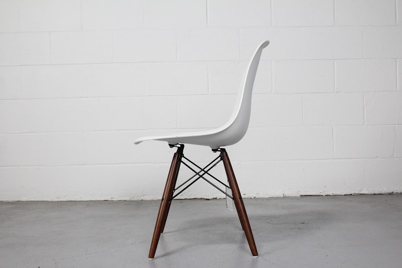 White Mid-Century Modern Plastic Shell Accent Chair - Used - Image 3