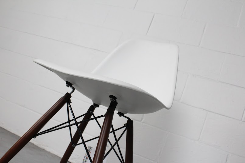 White Mid-Century Modern Plastic Shell Accent Chair - Used - Image 7