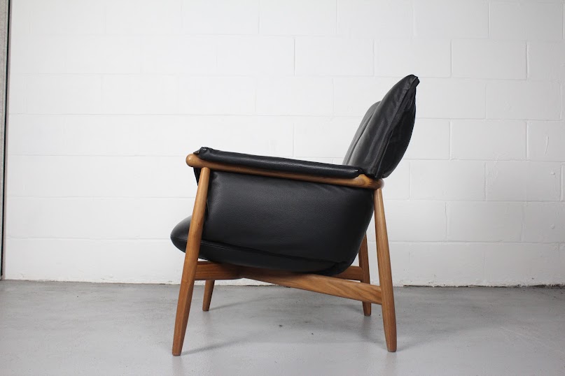 Carl Hansen & Søn E015 Embrace Lounge Chair - Used - Image 3