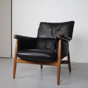 Carl Hansen & Søn E015 Embrace Lounge Chair - Used