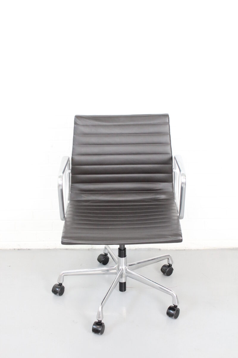 Herman Miller Eames Aluminum Group Management Chair - Used