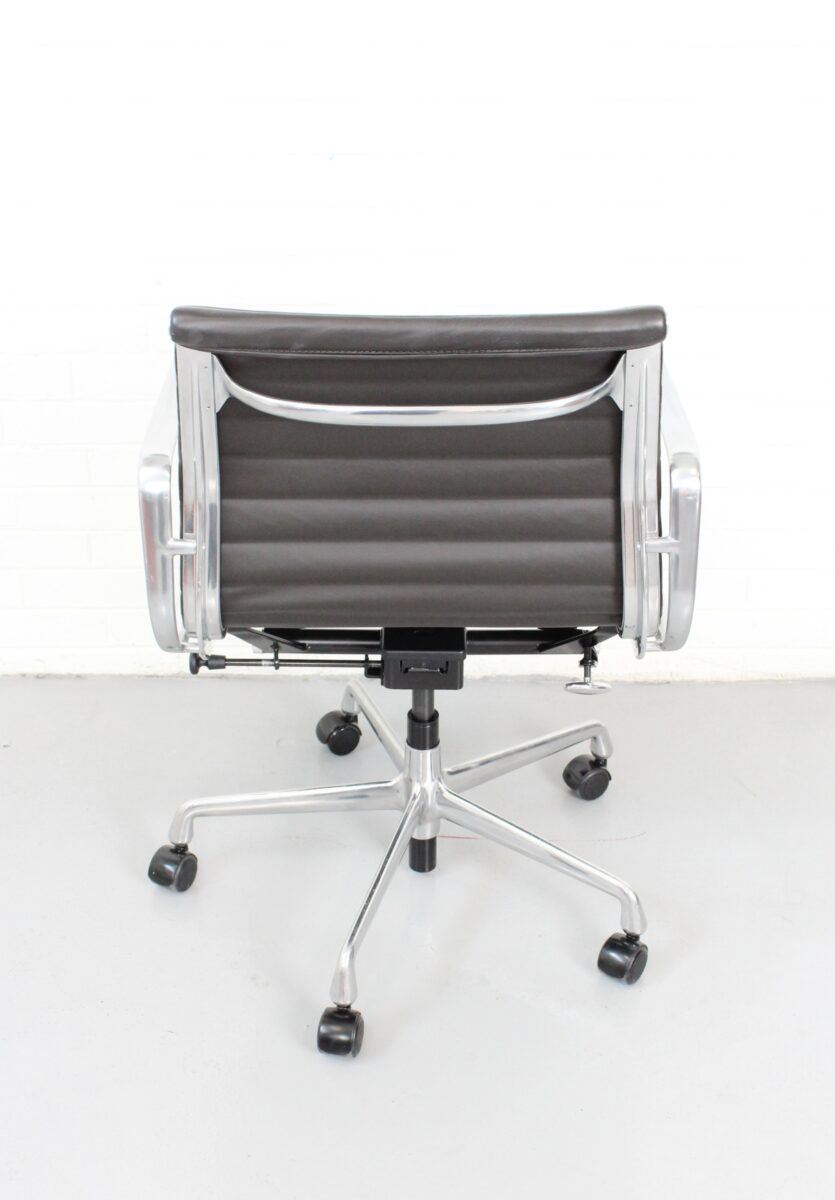 Herman Miller Eames Aluminum Group Management Chair - Used - Image 4
